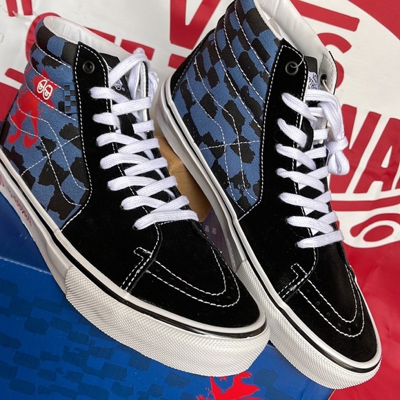 Vans Skate Sk8-Hi
(Krooked By Natas For Ray
VNOA5FCCAPG
Men’s sneakers - Picture 9 of 16
